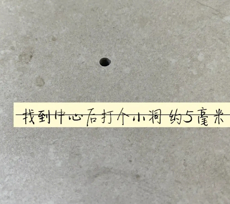 沁源瓷砖空鼓维修公司专业解答在瓷砖铺贴过程中，如果砂料搅拌不均匀，将会带来以下问题