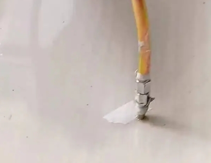 沁源瓷砖空鼓维修公司专业解答在瓷砖铺贴过程中，如果使用的砂料过粗（如全部使用了粗砂），可能会导致以下问题